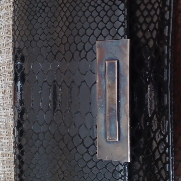 Stuart Weitzman black shoulder bag in a python texture - Picture 3 of 6